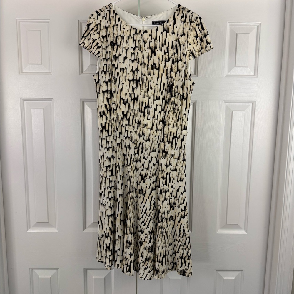 Jessica Howard Cream and Black Midi Dress